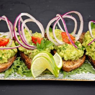 Bruschete cu avocado