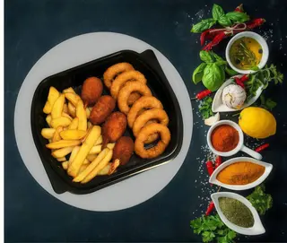 Box muslitos, calamari & chips