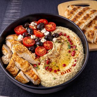 HUMMUS CU PUI
