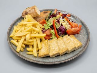 Tofu la gratar cu cartofi și salată asortată 460 gr