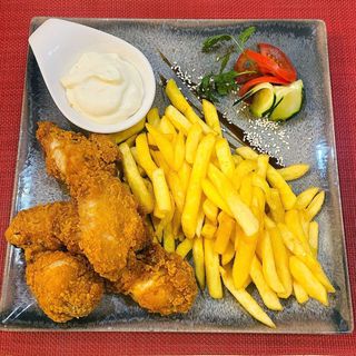 Aripioare crocante cu sos de usturoi 300 gr/150 gr/60 gr