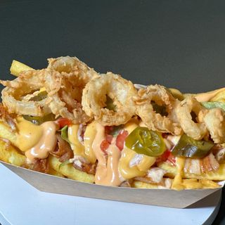 Cartofi chilli cheese