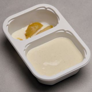 Piure din griș cu măr copt și iaurt