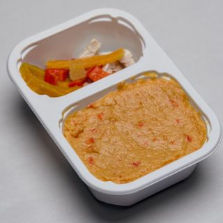 Piure de cartof dulce, ardei gras și pui