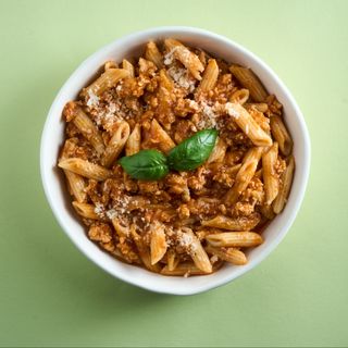Paste cu sos bolognese cu pui
