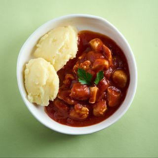 Ostropel de pui cu piure de cartofi