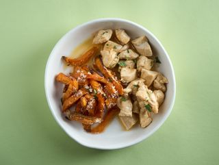 Pui în unt cu cartofi pai dulci