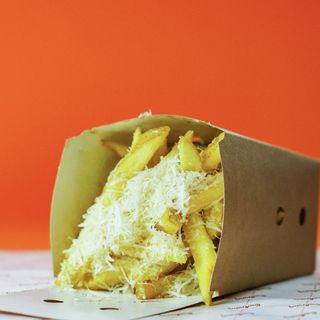 Cartofi prajiti cu parmezan si usturoi