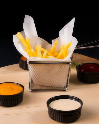 Cartofi prăjiți clasici + Sos la alegere