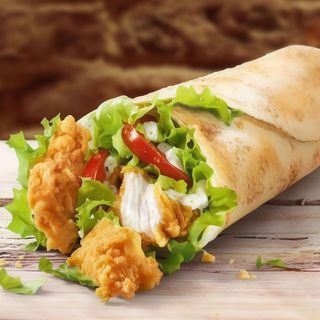 Șnițel din piept de pui la lipie mare.