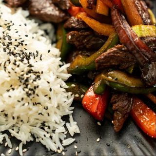 Wok de vita cu legume si orez basmati