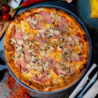 Prosciutto funghi la metru