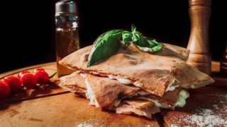 Pizza sandwich cu sunca  4/4