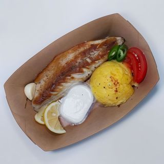 File de macrou fript cu mamaliguta si mujdei