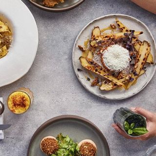 Business Lunch 2 (Minestrone + Linguini)