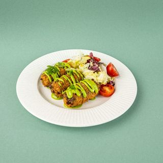 Crochete cu ciuperci, sos mornay, aioli verde și mix de salată