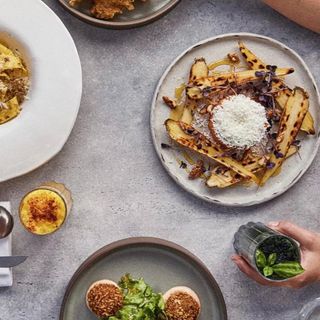 Business Lunch 3 (Salata vinete + Chilli vegan cu avocado)