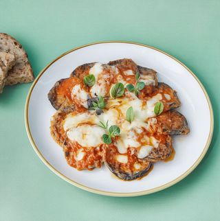 Parmigiana cu vinete și mozzarella