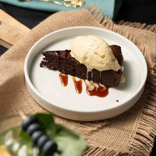 Brownie cu înghețată de vanilie