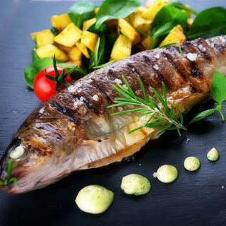 Lup de mare la gratar