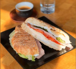 Sandwich cu Șuncă si Mozzarella