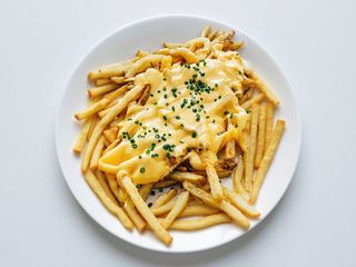 Cartofi cu cheddar dip