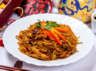 38. Spaghete prăjite cu vită și legume