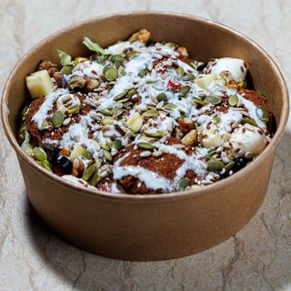 Energy boost salad falafel