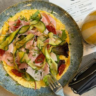 Omletă cu legume marinate si prosciutto cotto