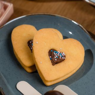 Biscuiți Frola cu ganache de ciocolată