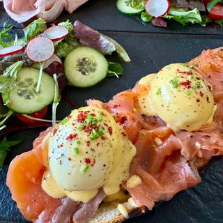 Ouă Benedict cu somon 