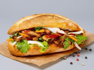 Bagheta cu fleica de porc la gratar