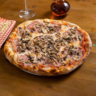 Pizza Speciala Ø30cm + 1 sos din partea casei