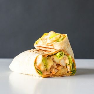 Chicken wrap cu cascaval