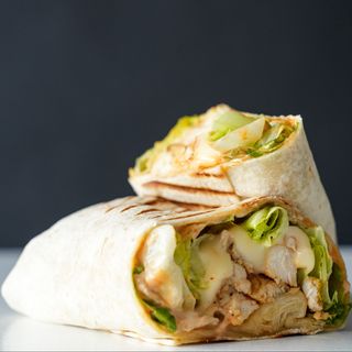 Chicken wrap cu cascaval