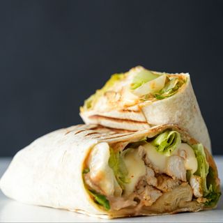 Chicken Wrap cu Cașcaval & Drink