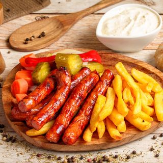 Cârnați cu Cartofi