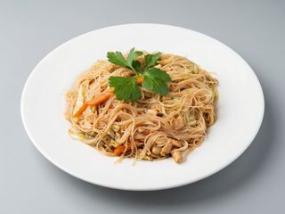 Noodles chinezesti cu pui