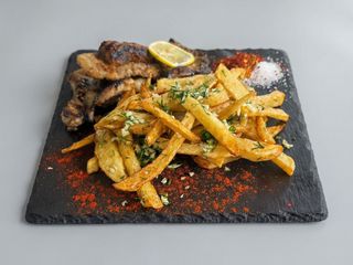 Cartofi prajiti cu marar si usturoi