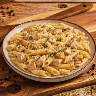 Penne cu pui in sos alb