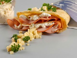 Clatite cu muschi, smantana si cascaval