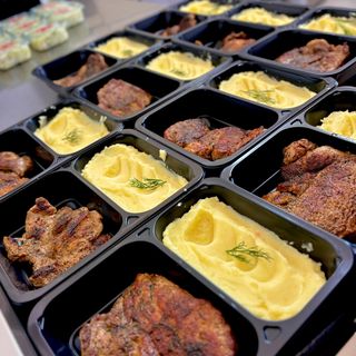 Meniu cotlet de porc cu piure de cartofi