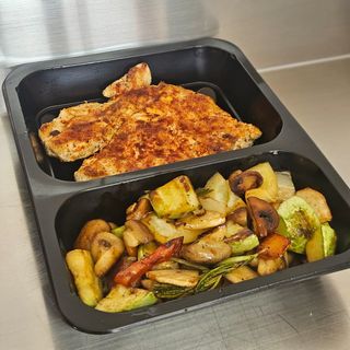 Meniu Piept de pui la gratar cu legume asortate