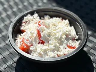 Salată de roșii cu brânză