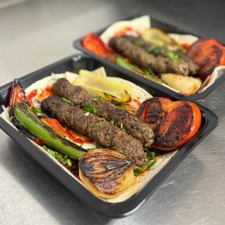 Kebab arăbesc cu legume la Grătar