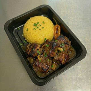 Meniu ceafă de porc la ceaun cu mămăligă