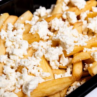 Cartofi prăjiți cu brânză telemea de vacă