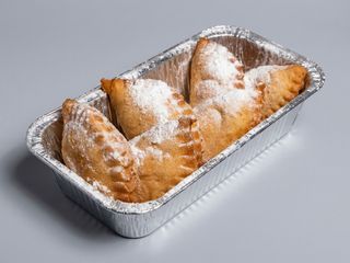 Platou gogosi umplute cu mar