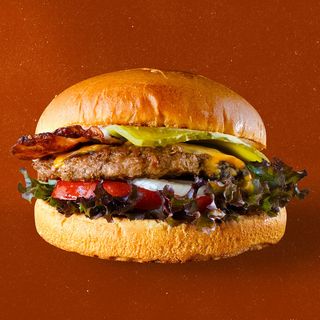 Classic Burger + Cartofi Prajiti