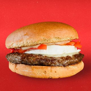 Red Sweet Burger + Cartofi Prajiti